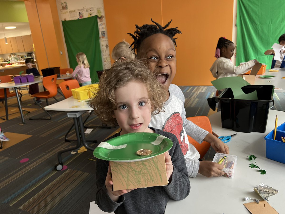 HolmesLibrary97's tweet image. First grade and kindergarten at Holmes loved making their leprechaun traps last week and seeing what they caught! #HolmesHawks #WeAreD97 #libraries97