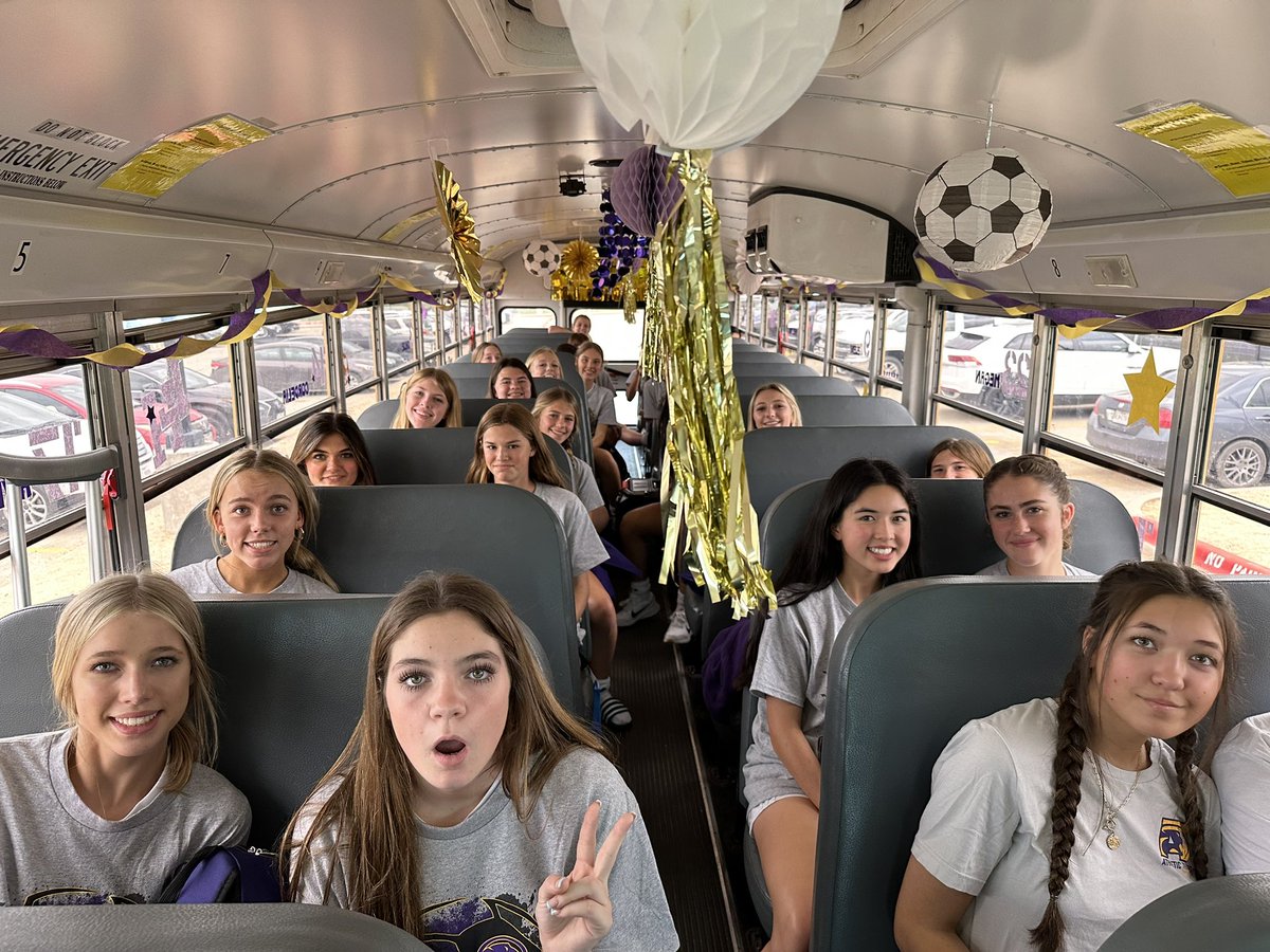 LibertyHillSocc's tweet photo. Away we go! Thanks to all the moms and dads that decorated the bus.
We Can. We Will. https://t.co/3bDWpAEPYY