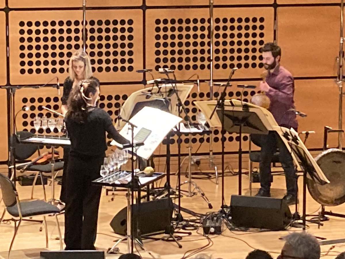 Lining up the essential instrumentation of glasses of water for the second half ⁦<a href="/manc_collective/">Manchester Collective</a>⁩ ⁦<a href="/LakesideArts/">Lakeside Arts</a>⁩ ⁦<a href="/UniofNottingham/">Uni of Nottingham #WeAreUoN</a>⁩