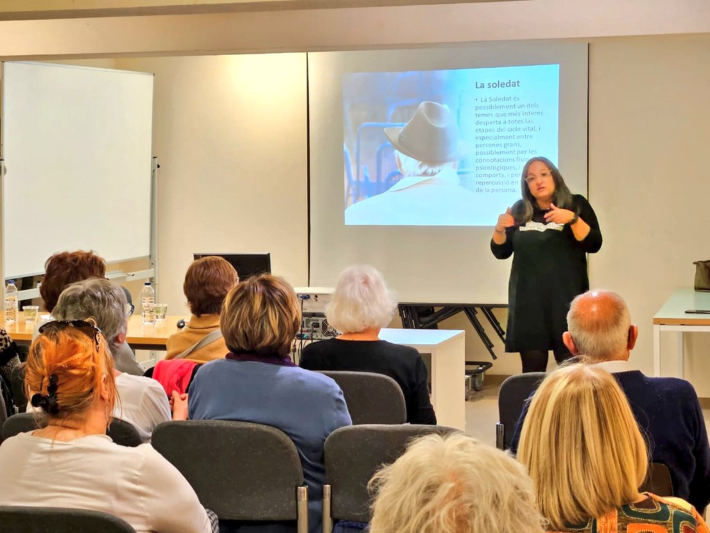 Soniadiazc's tweet image. Avui he compartit una tarda ben agradable parlant de solitud al Centre Cultural el Casino en el marc dels actes de Dia les Dones de Manresa.
Moltes gràcies al Consell Municipal de la Dona, al SIAD i a l'Ajuntament de Manresa  de Manresa per aquest oferiment.