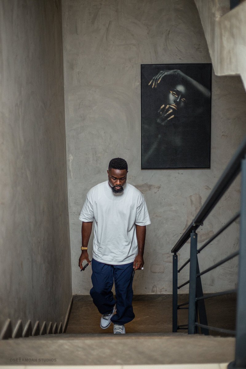 1NUSAH's tweet image. All these hype am grown am not moved. #FNIS