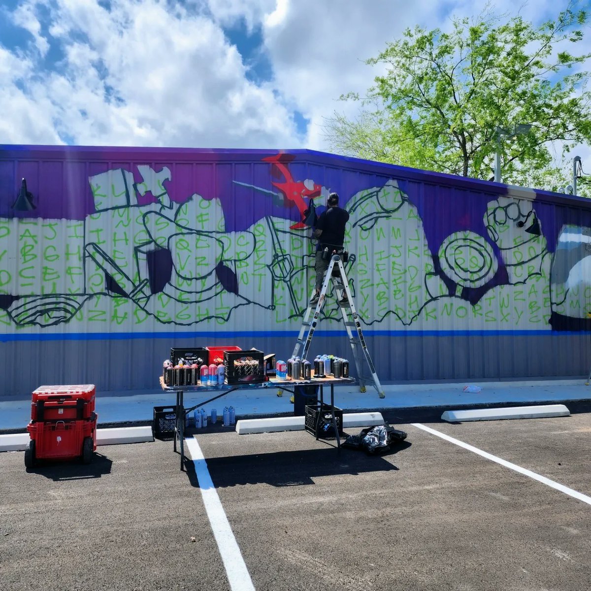 3rdlevelbrew's tweet image. Driving down 79 today you may have seen the start of our mural
It's all brought to life by the great @lacedandfound
Already looking great and we're unbelievably excited to see it when it's done

#craftbeer #txcraftbeer #lacedandfound
#justthebeerginning

#nerdoutwithwhatalesya