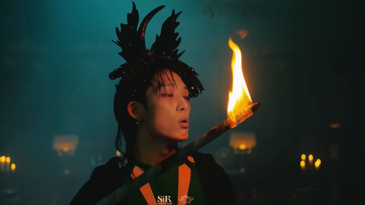 holyshxxbi131's tweet photo. Hanbin &amp; Bobby all black, foggy dark bluish green backgroud, the main characters they are🖤🔥 https://t.co/vhHFu959Tl
