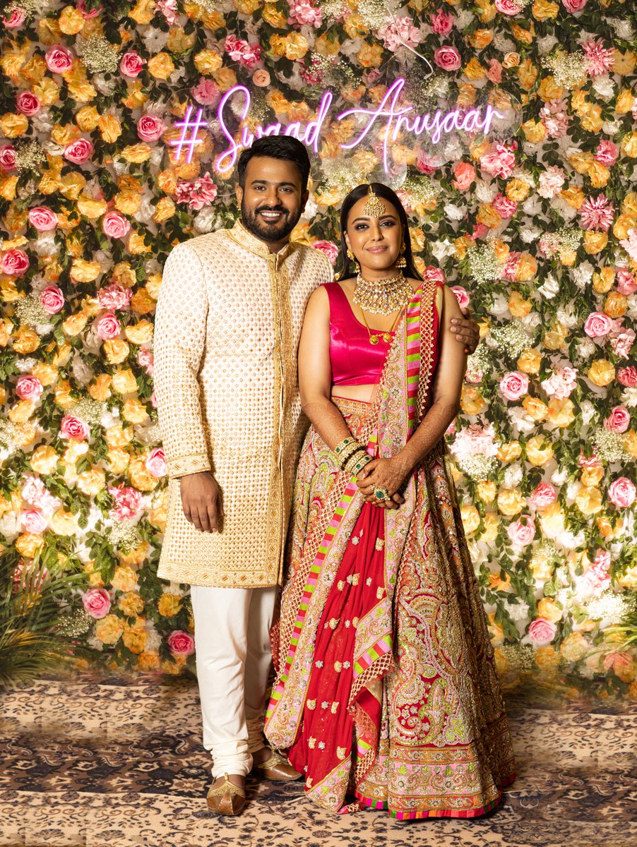 ReallySwara's tweet photo. Wore my fairy godmothers and favourite people @AJSKOfficial #AbuJaniSandeepKhosla for my Delhi Reception.. Felt like Cinderella! 🤗♥️✨
Jewellery from #KhannaJewellers
Taali from my mom, just like hers 🌸♥️
#SwaadAnusaar https://t.co/m1I1T3a8Ez