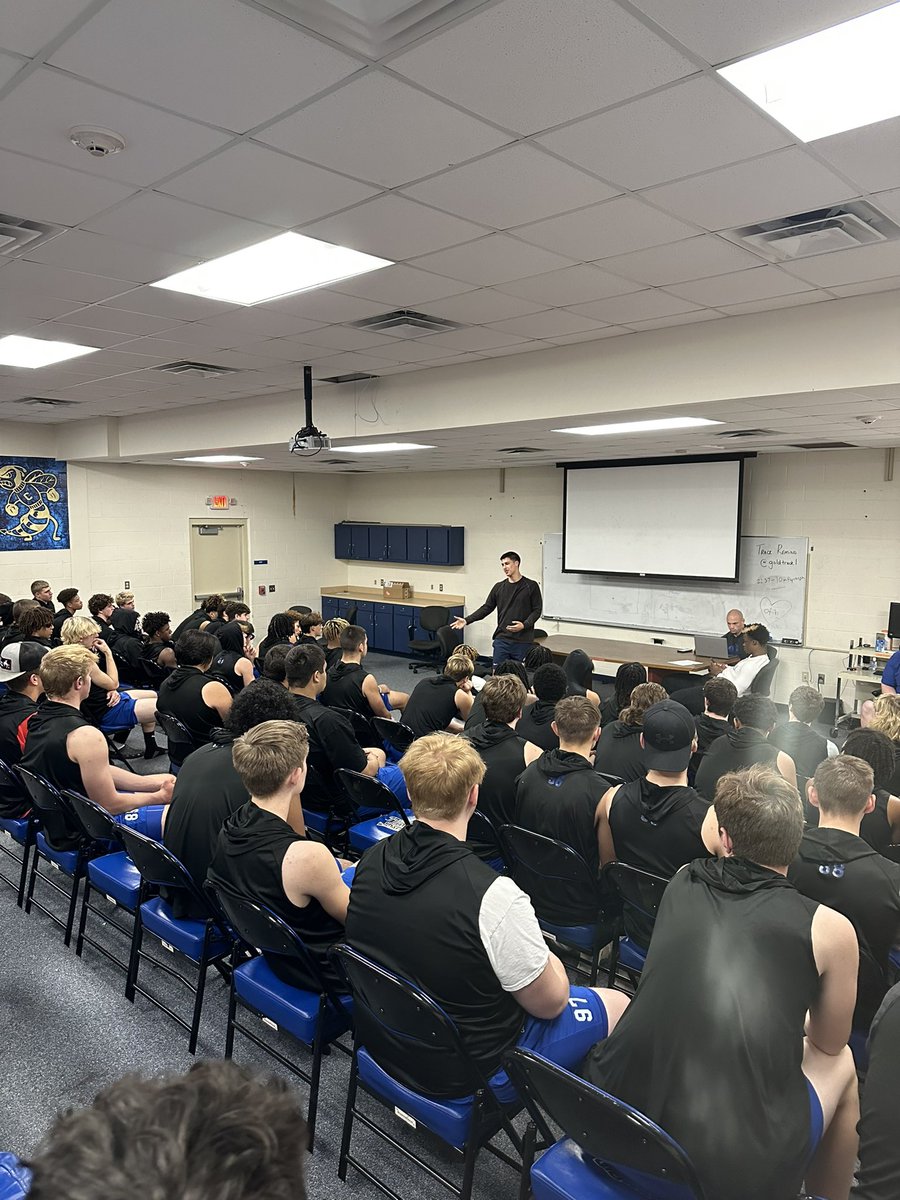 We appreciate former Choctaw QB and current #AkronZip QB <a href="/WaselSteele/">Steele Wasel</a> for coming by and sharing his college experience with the squad today!  Always appreciate our guys coming back and pouring back into the next generation of Choctaw greats!
#ChoctawLegend
