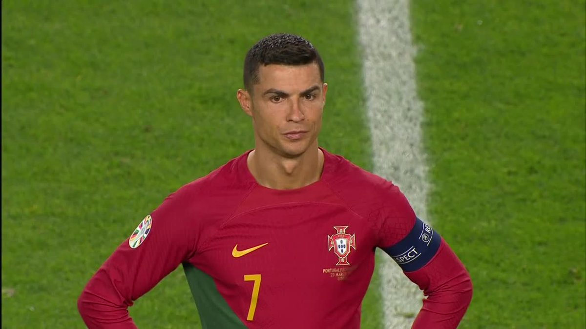 SC_ESPN's tweet photo. Arranca el segundo tiempo: Portugal le gana por 1-0 a Liechtenstein por las Eliminatorias rumbo a la #EURO2024. ¿Podrá marcar CR7 en el complemento?
📺 Mirá el partido por #StraPlusLA https://t.co/6mZjjK9FKe