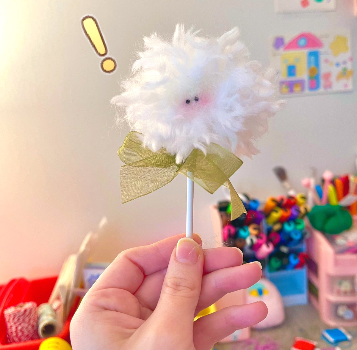 making some dandelion fluffs for my store !! 🌼🌱