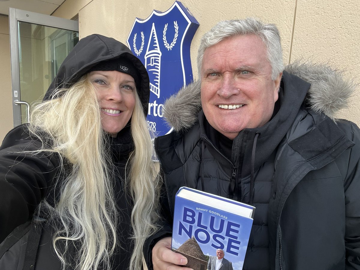 PamMacBeth's tweet photo. @HealththruSport @Everton @ADODenHaag Thank you for the book ronny@heaththrusport https://t.co/5yGOh796rF