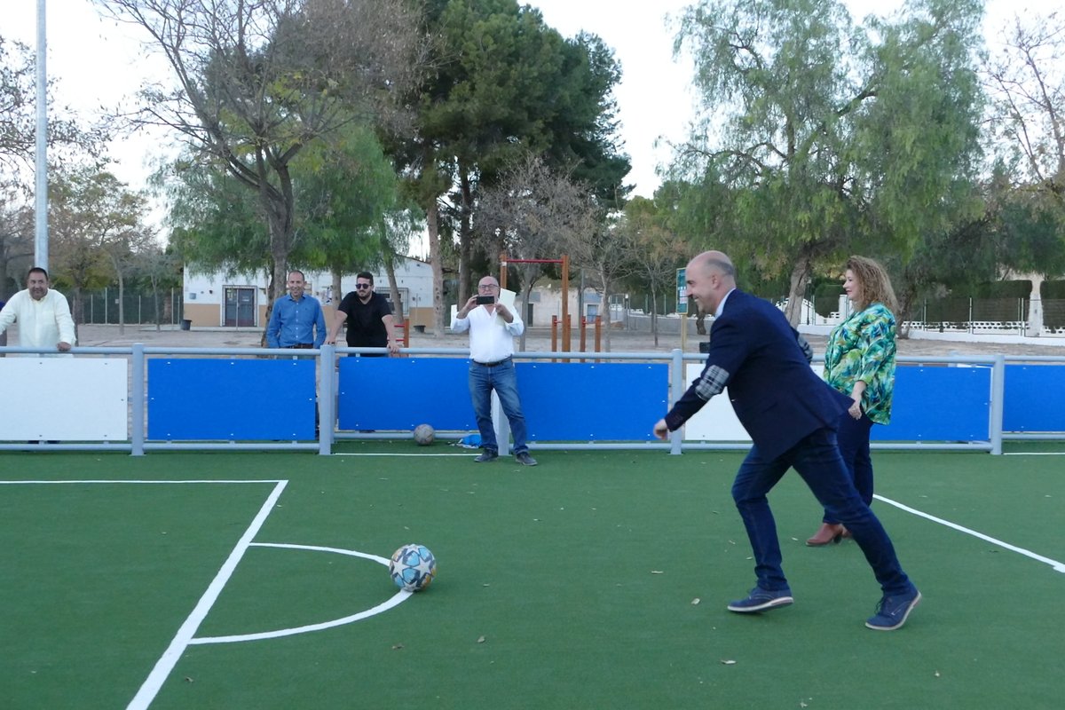 CantEliseo's tweet photo. Tantas anécdotas en el parque de El Chorrico que me han ido contado estos meses. Ya podemos crear nuevas. Si se cree en ello, se puede. Recuperamos ese entorno emblemático para las familias, para los jóvenes. Un peldaño más en una escalera que seguiremos subiendo. 
#Honestamente https://t.co/tqMtAzAvkW