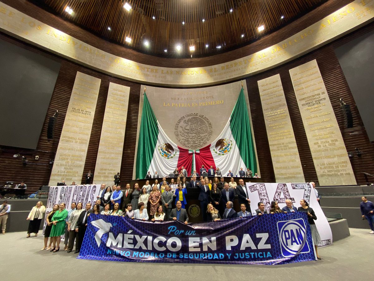 drdesideriotr's tweet photo. El día de hoy, los @diputadospan en la Cámara de Diputados presentamos un paquete de iniciativas que hemos denominado "Por un México en Paz", que contemplan un nuevo modelo de seguridad y justicia. https://t.co/e06AkIwIz3