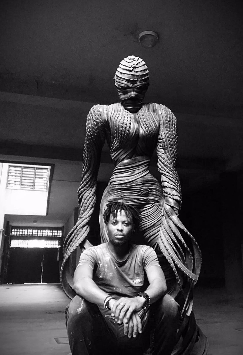 ChrisLavaquerie's tweet photo. Depuis 2004, la @Fond_Blachere soutient la #CréationContemporaineAfricaine et fait la promotion de ses artistes. Elle accueille en résidence #MarcelKpoho, sculpteur béninois qui "transforme les pneus en oeuvres d'art époustouflantes". À découvrir bientôt à la Galerie Art-Z https://t.co/p2qga5ziAN