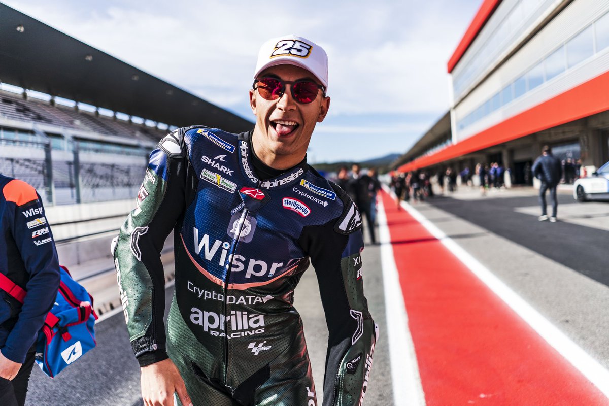 rnfracingteam's tweet photo. Happenings on the grid today 📸Check out @MotoGP to see the full photo! 

#rnfmotogpteam | #CryptoDATA | #DiscoverPrivacy | #greenpowergenerators | #MotoGP | #PortugueseGP | #Classof2023 | #2023riders https://t.co/NheoGnaLWg