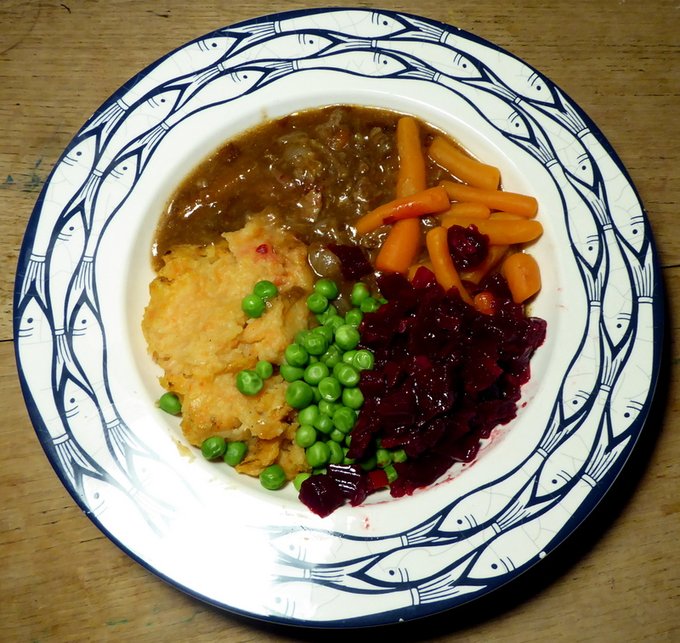 In my cottage tonight after visit to park in #Scone by #Perth, #Perthshire, #Scotland Followers seem interested that I do my own #Scottish cooking #Slow #Cooked #Beef with #Root #Mash, #Beetroot, #Peas and #Carrots for dinner #Healthy food to try if you ever get to travel here