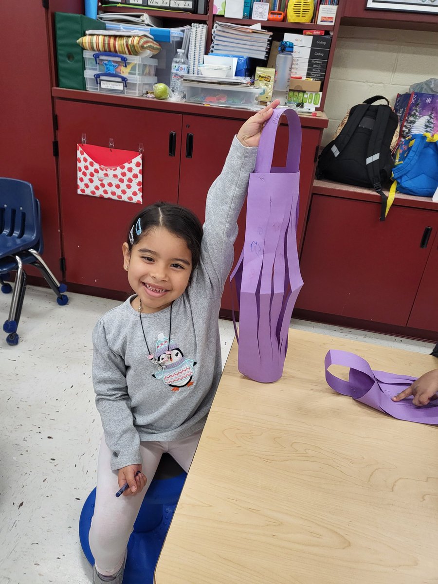 agent1979's tweet photo. Our tiny tigers learned all about Ramadan today! And we made Ramadan lanterns to decorate our class 🥰. @Dale_City_ES 
#PWCS
#GoodVibes 
#DCEStigers https://t.co/XLi7Y7YBvh