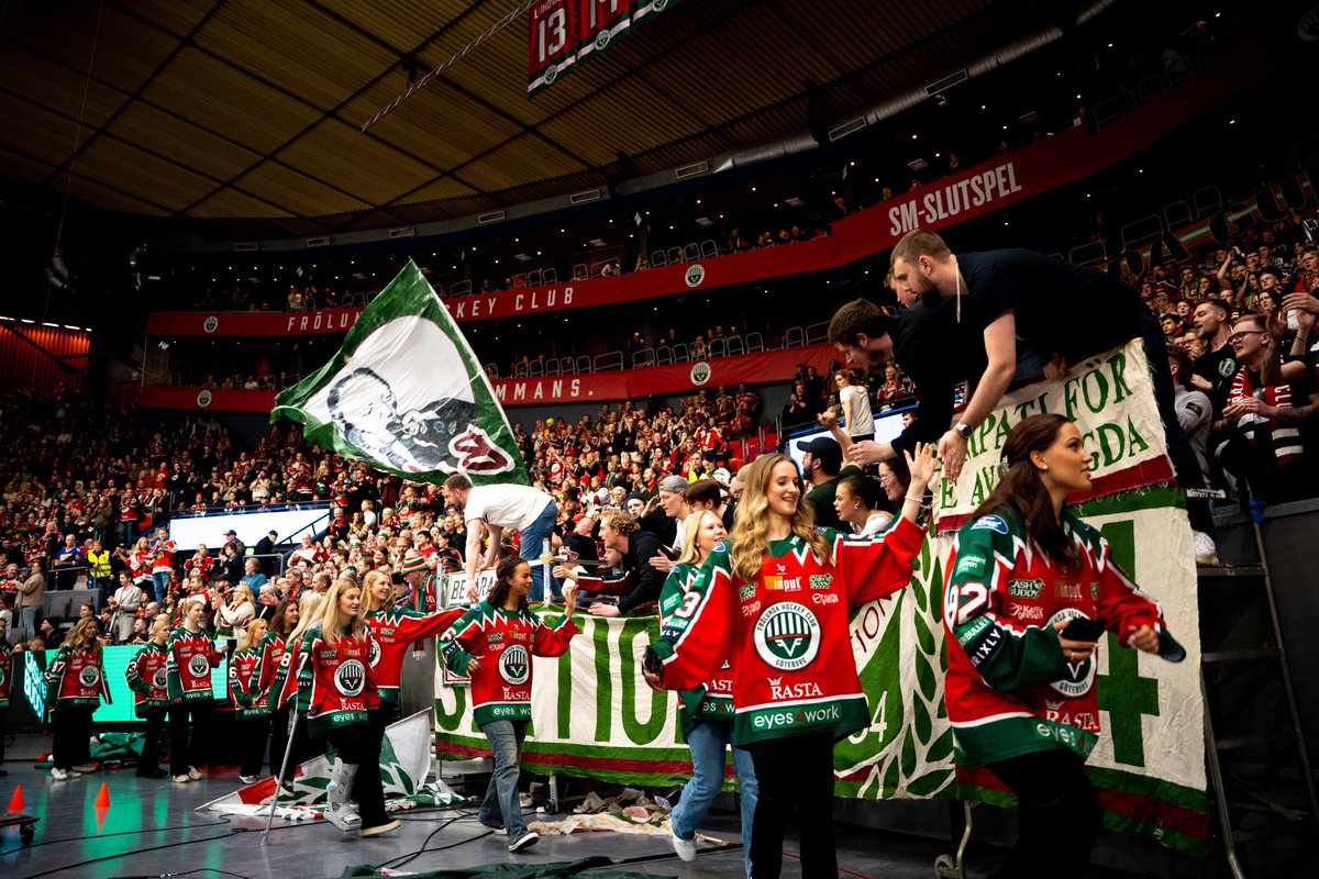 frolunda_hc's tweet image. Frölunda HC spelar i SDHL 23/24! Det firade vi idag i Scandinavium.