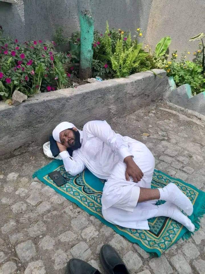 ahilusuna's tweet photo. አትነካኩን ጾመኛነን ፍትህ ለንጹሀኖች🙄 https://t.co/XZJWJU7zfQ