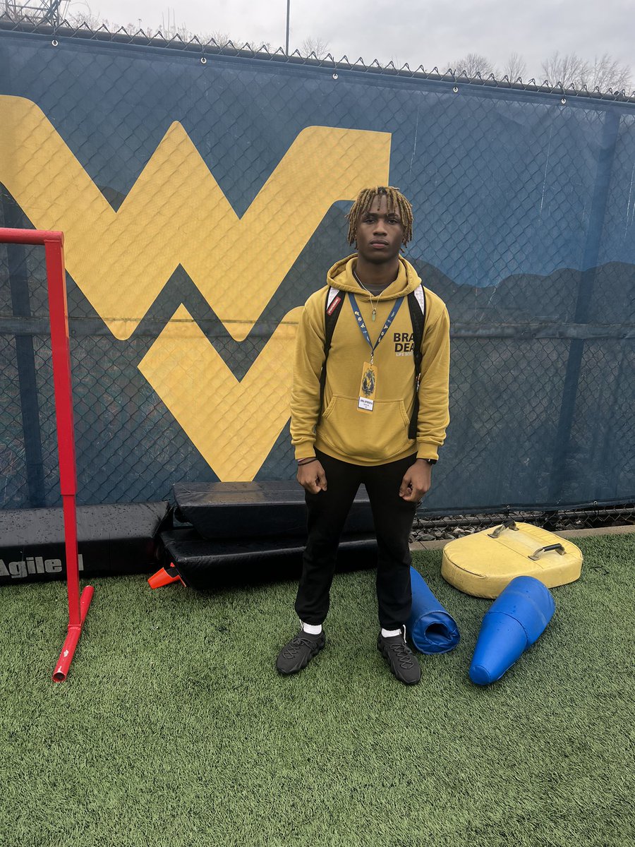 sgmally3's tweet photo. Great day at West V definitely could see myself here felt like family soon i as stepped in the door ❤️\💛💙#MountaineersFootball https://t.co/bQBMC57FhN