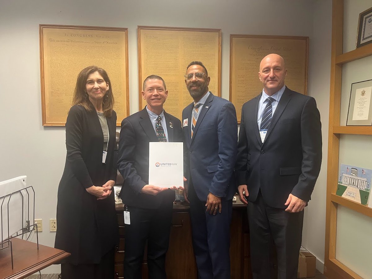 UnitedWayCLE's tweet photo. It was great meeting with legislators in Columbus yesterday about the importance of investing into #Ohio211, which helps Ohioans navigate #health, #housing, and #economic services. #Team211
Thanks for meeting with us, @BrennanforOhio @Scott_Oelslager! https://t.co/z7KG25rJfa