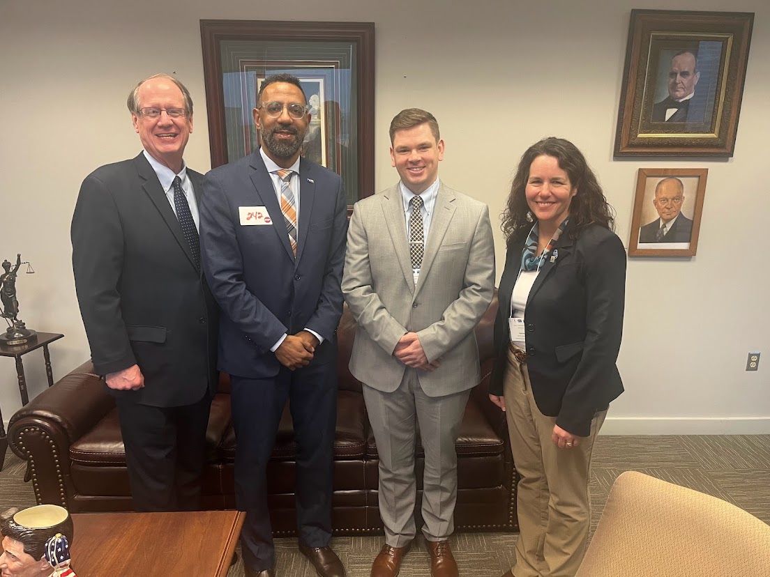 UnitedWayCLE's tweet photo. It was great meeting with legislators in Columbus yesterday about the importance of investing into #Ohio211, which helps Ohioans navigate #health, #housing, and #economic services. #Team211
Thanks for meeting with us, @BrennanforOhio @Scott_Oelslager! https://t.co/z7KG25rJfa