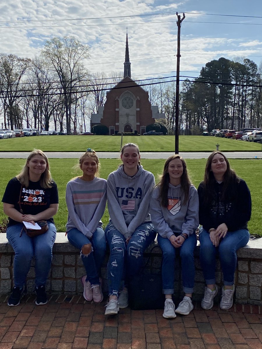 JindaHaynes's tweet photo. So glad to go with 5 students from Kerstin Steinour’s ⁦@daviecountyhs⁩ Teaching as a Profession class to tour Catawba College and learn about their education program! It is wonderful to see great students who aspire to be future educators and make a difference! https://t.co/z4gTO2JA4x