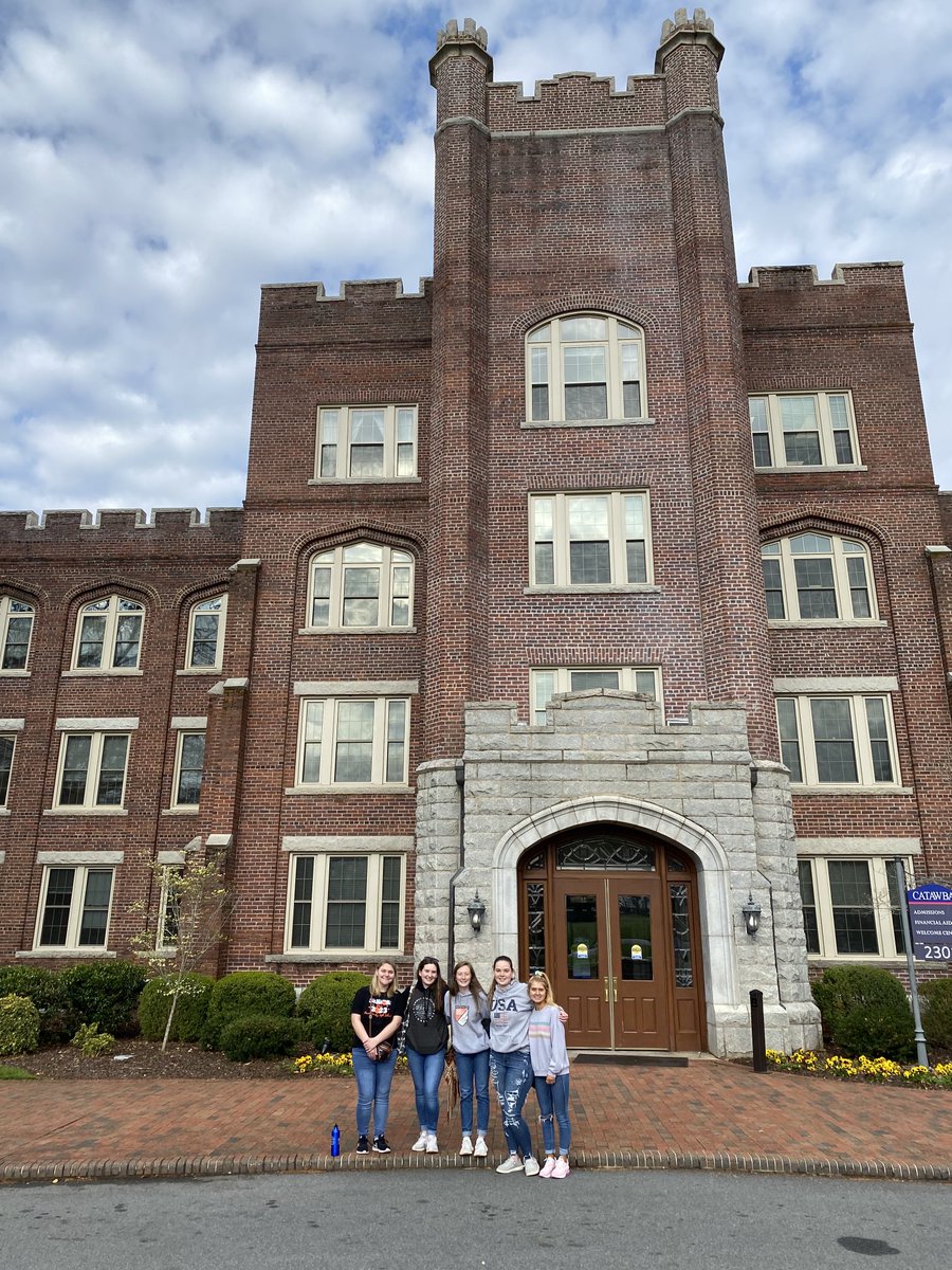 JindaHaynes's tweet photo. So glad to go with 5 students from Kerstin Steinour’s ⁦@daviecountyhs⁩ Teaching as a Profession class to tour Catawba College and learn about their education program! It is wonderful to see great students who aspire to be future educators and make a difference! https://t.co/z4gTO2JA4x