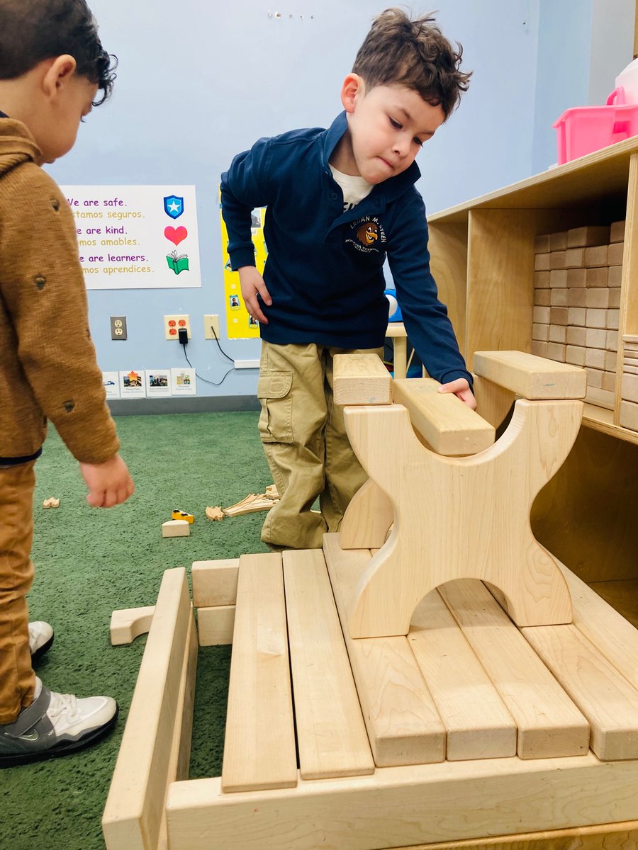 Bogotapreschool's tweet photo. 🤨#determined #Preschool #blocks #engineering #math #measurement #estimation #balance #problemsolving #building #choicetime #play #thisiswhy #quietlyfocused @BogotaPublic @LillianMSteen1 https://t.co/LSWhwuRJSb