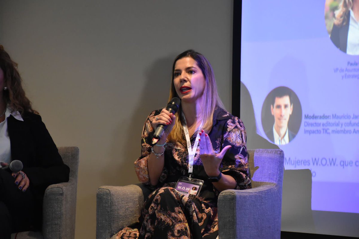 ETB's tweet photo. Hoy nuestra VP de Asuntos Corporativos y Estrategia, @PauliGuerraT, estuvo presente en el panel #MujeresWOW de @Sas_Colombia junto a una nueva generación de mujeres empoderadas en el sector TIC del país. 👩💻✨#SASMujeresQueInspiran ✨ https://t.co/zFLOx4jkOq