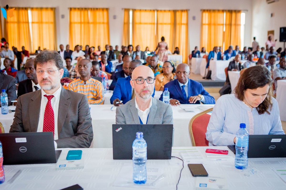 MagazineJimbere's tweet photo. ⚡ Lancement ce 22/03 à Zion Beach (@MairieBuja) du Fonds Energies Solaires et de Cuisson #FESEC, la 3ème composante du @soleilnyakiriza, pour la subvention des entreprises de fourniture de services énergétiques en faveur des communautés des coins les plus reculés du #Burundi https://t.co/SGzVRRlCI2