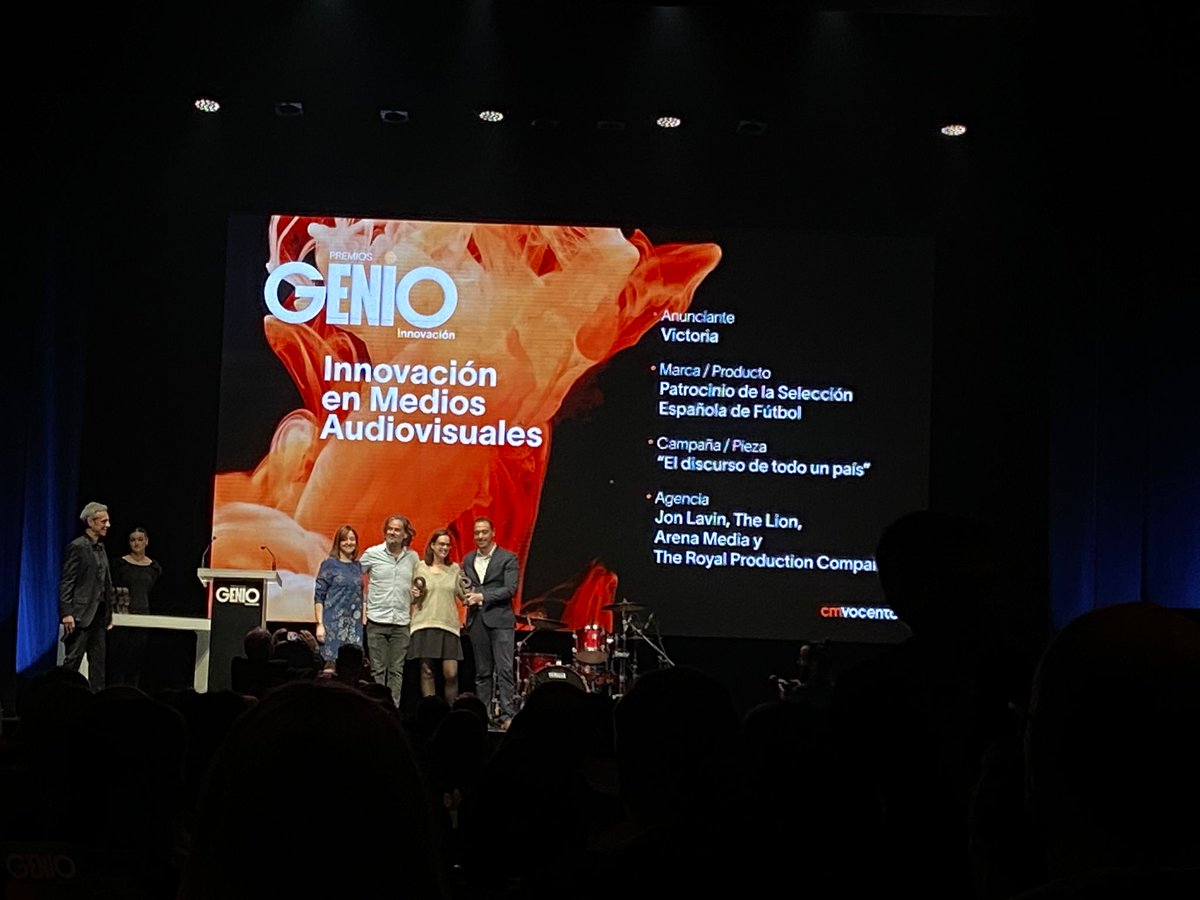 6⃣ PREMIO A LA INNOVACIÓN EN MEDIOS AUDIOVISUALES | es para <a href="/CervezaVictoria/">Cervezas Victoria</a> por su producto “Patrocinio Selección Española de Fútbol” y la campaña “El discurso de todo un país” de  <a href="/JonLavinVe/">Jon Lavín</a> , The Lion, <a href="/ArenaMedia/">Arena Media</a> y The Royal Production Company.
#GENIOinnovaGranada23