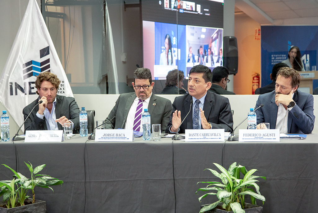 INEI_oficial's tweet photo. El Jefe del #INEI presentó los «Hallazgos de la II Encuesta dirigida a la población venezolana que reside en el país #ENPOVE 2022» en el evento #DiálogoPerúSostenible del @CIESLimaPeru. Participaron representantes de @OIM_Peru, @ACNURPeru, @equilibrium_cd y @gizperu.
#PerúContigo https://t.co/Xw8FPCyjck