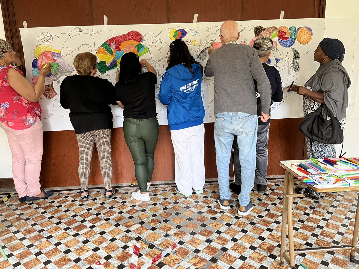 Aprendiendodey1's tweet photo. Hoy Taller de Arteterapia en el marco de nuestro proyecto con alumnado FBI colaborando y cooperando. @OPEECanarias #ErasmusPlus @Erasmus_Project #arteyterapeutica https://t.co/1naDAHjtkE