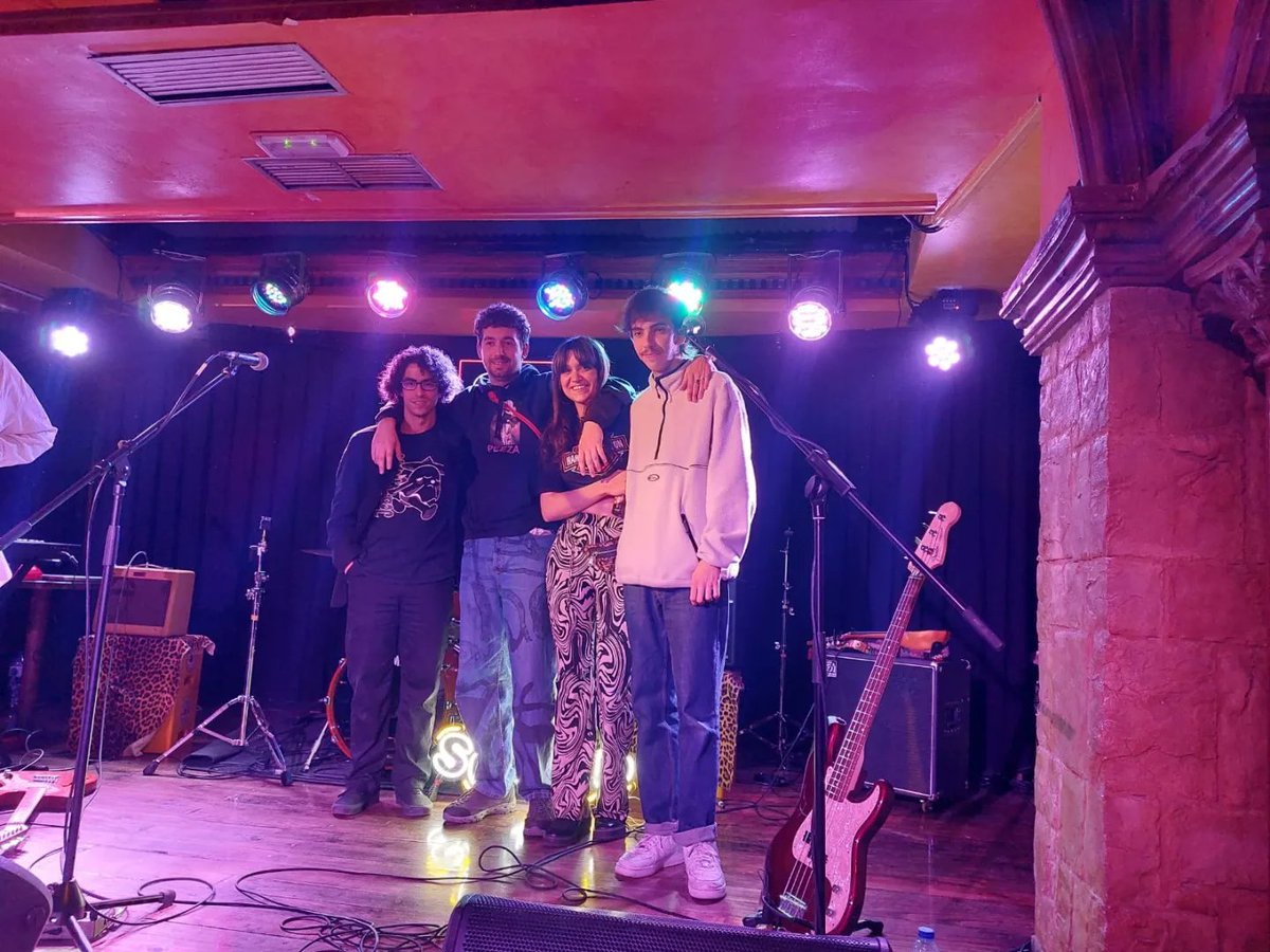 PalenciaSonora's tweet photo. 👏 ¡ @drinkcocowine es la banda ganadora del concurso #uvasounddemo y tocarán en #PalenciaSonora2023 !

🌈 Gracias a @gonabril_ y @filterfauna por ser los mejores finalistas 💕.

❤️‍🩹 Y gracias al @centrobuendia y Bazar Pro por organizar este sarao, ¡a por la III edición! https://t.co/wmdzcwWtjn