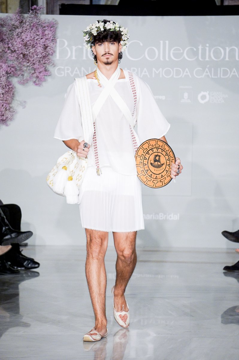 GranCanariaMC's tweet photo. ✨El diseñador @LucasBalboa_ vuelve a la pasarela #GranCanariaBridal con su nueva colección de ceremonia denominada «Delphos».✨
#GranCanariaMC #ModaCalida #GranCanaria #LasPalmasdeGranCanaria #Canarias #GranCanariaModaCalida #Pasarela #Moda #novios #boda https://t.co/fOi2mYAfYM