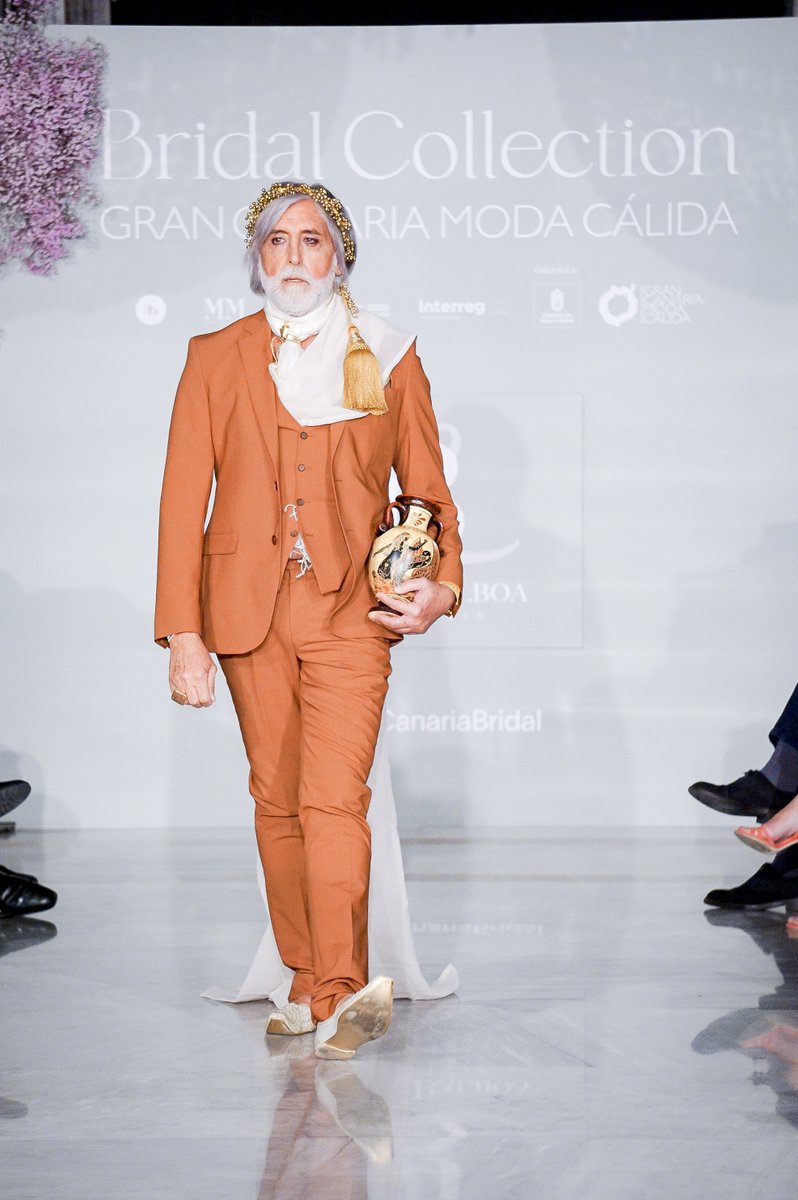 GranCanariaMC's tweet photo. ✨El diseñador @LucasBalboa_ vuelve a la pasarela #GranCanariaBridal con su nueva colección de ceremonia denominada «Delphos».✨
#GranCanariaMC #ModaCalida #GranCanaria #LasPalmasdeGranCanaria #Canarias #GranCanariaModaCalida #Pasarela #Moda #novios #boda https://t.co/fOi2mYAfYM