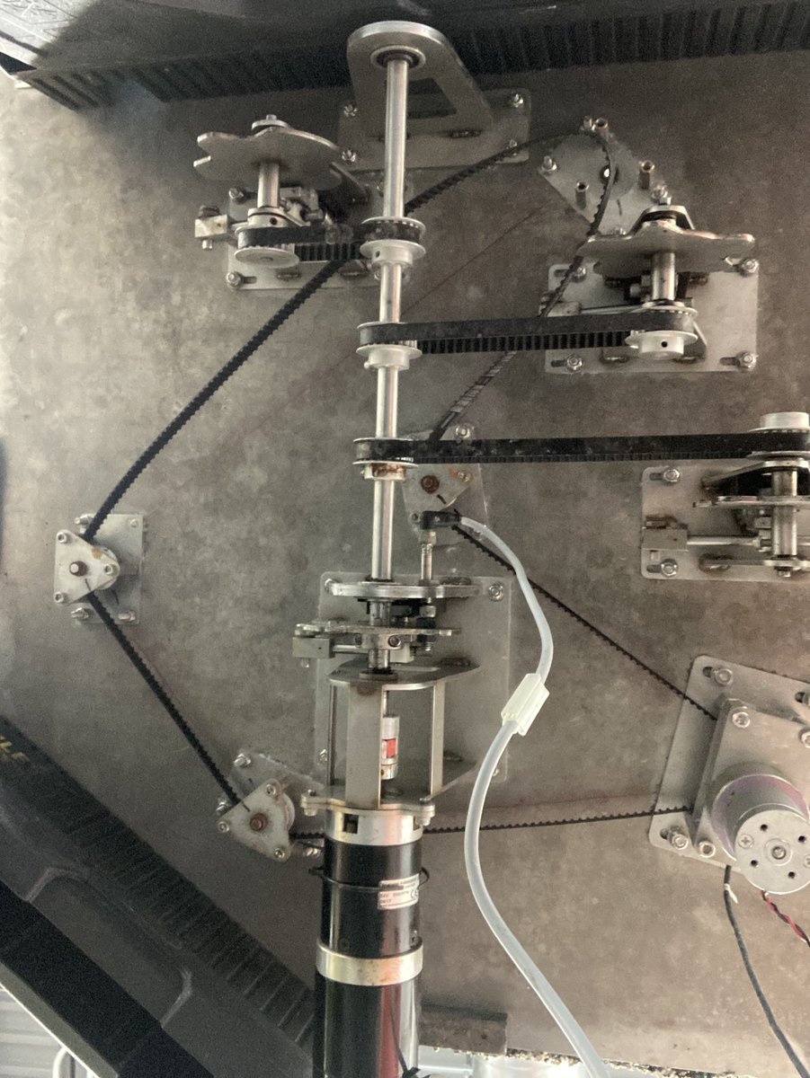 GimmeBuilds's tweet image. Today was a productive day. 👍 Now to soak some bearings over night to break them loose. #MakersMaking #ParkAnimations #LetsFixIt #MakingMagicHappen