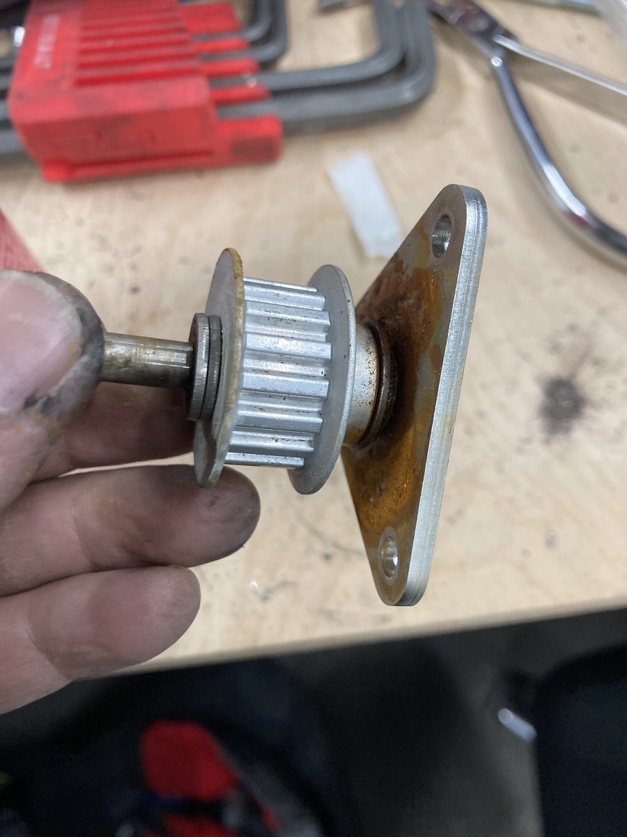 GimmeBuilds's tweet image. Today was a productive day. 👍 Now to soak some bearings over night to break them loose. #MakersMaking #ParkAnimations #LetsFixIt #MakingMagicHappen