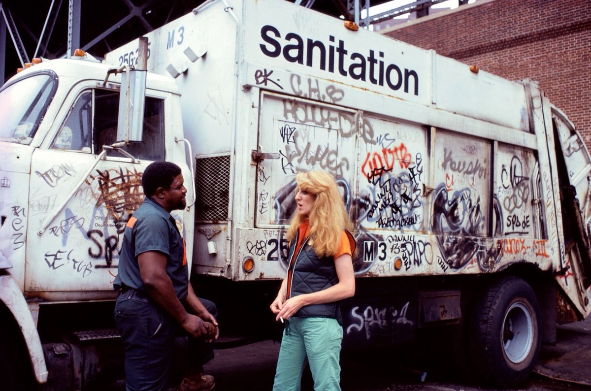 NYC, it's time for some Spring cleaning! 🧼 🌷 Mierle Laderman Ukeles’ Touch Sanitation performances were a series of actions that unfolded starting in the late 1970s surrounding sanitation workers in NYC, an often overlooked workforce.