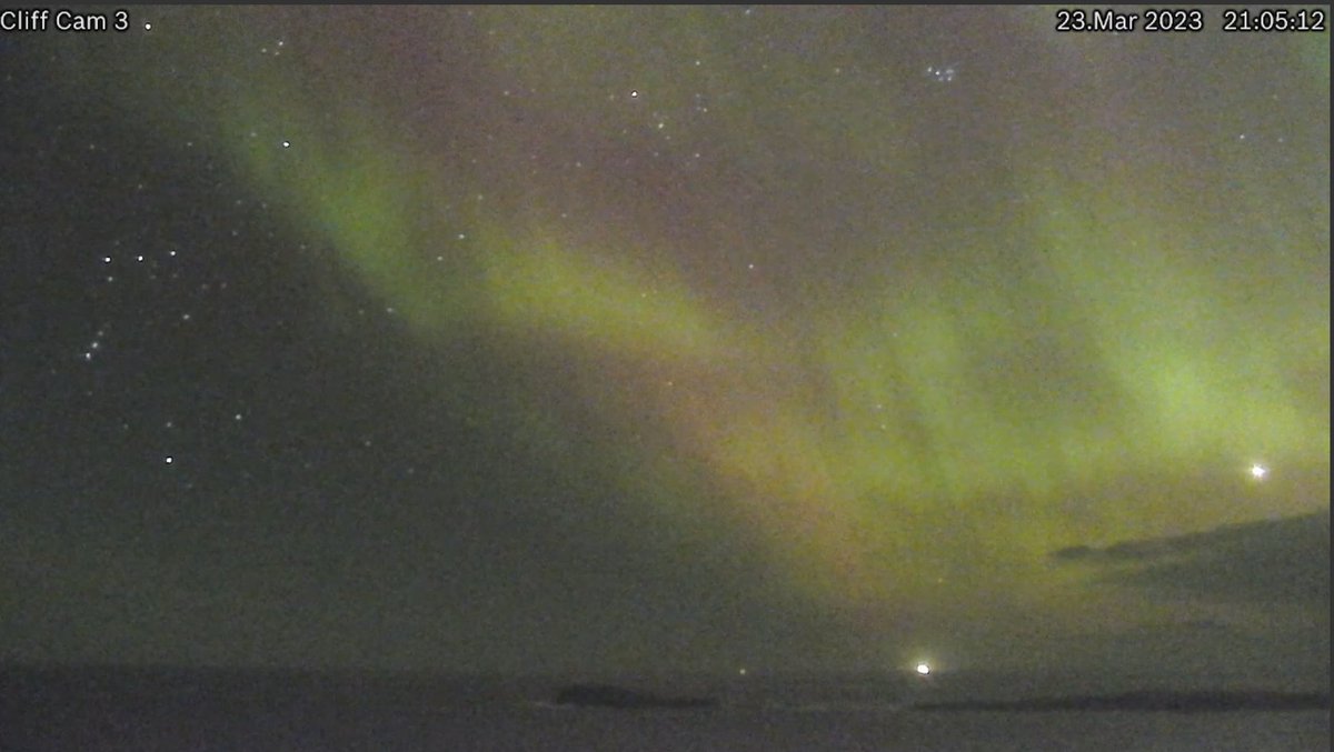 Cata4ic's tweet photo. Northern Lights now - view live on 
https://t.co/CLpviaTX1E https://t.co/smwAwS55WA