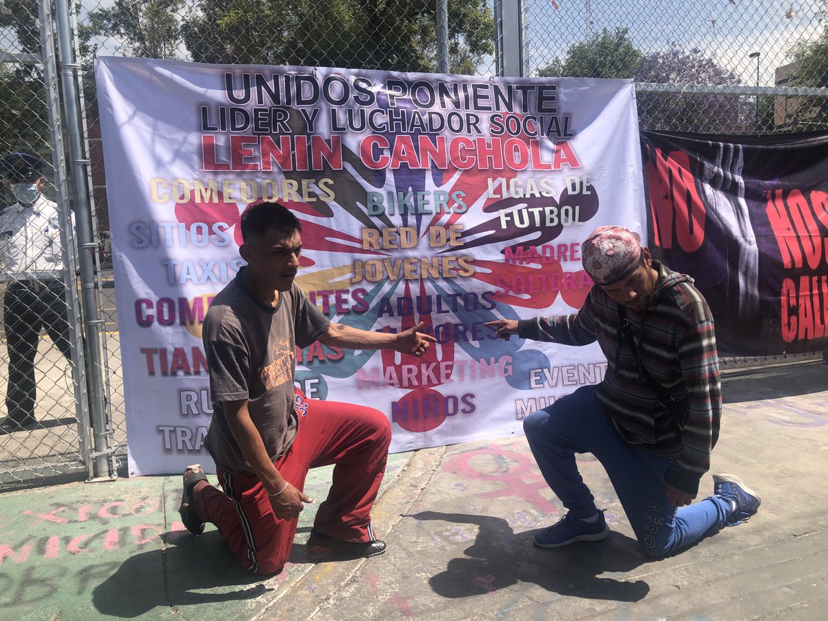 amarilloalarcon's tweet photo. #SinPrecedente 
Habitantes de #AlvaroObregon alzaron una protesta en el Reclusorio Oriente y exigieron al @PJCDMX @MagRafaelGuerra no convalidar pruebas y testigos fabricados

Pidieron se respete sus DDHH y que se le juzgue sin ventaja ni manipulaciones 
#Insolita manifestación https://t.co/jYxgbHnRoF