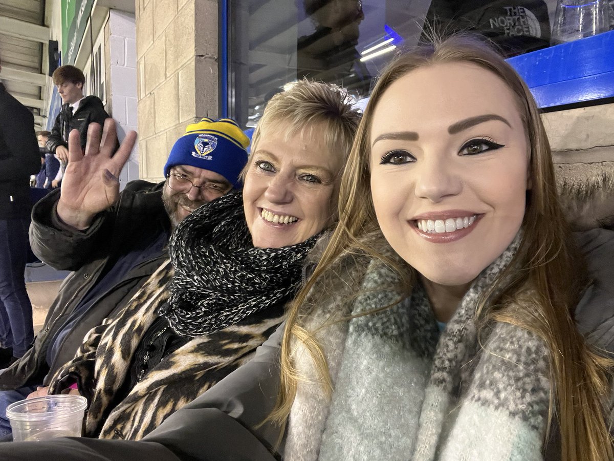 #Hooverbestseatsinthehouse @WarringtonRLFC celebrating my mums birthday at last weeks match! 🥳🎂🎊