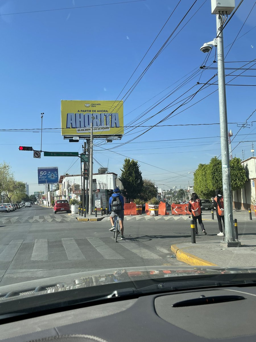 barbaraguflo's tweet photo. @PueblaAyto  esta calle está cerrada desde hace meses !  53 sur y Esteban de antuñano ! Por qué no se puede pasar por ahí si hay un tope con paso peatonal ??? Quién autorizó el cierre permanente de esta vialidad que desemboca en la avenida 25 poniente https://t.co/B6MyC6ylXE