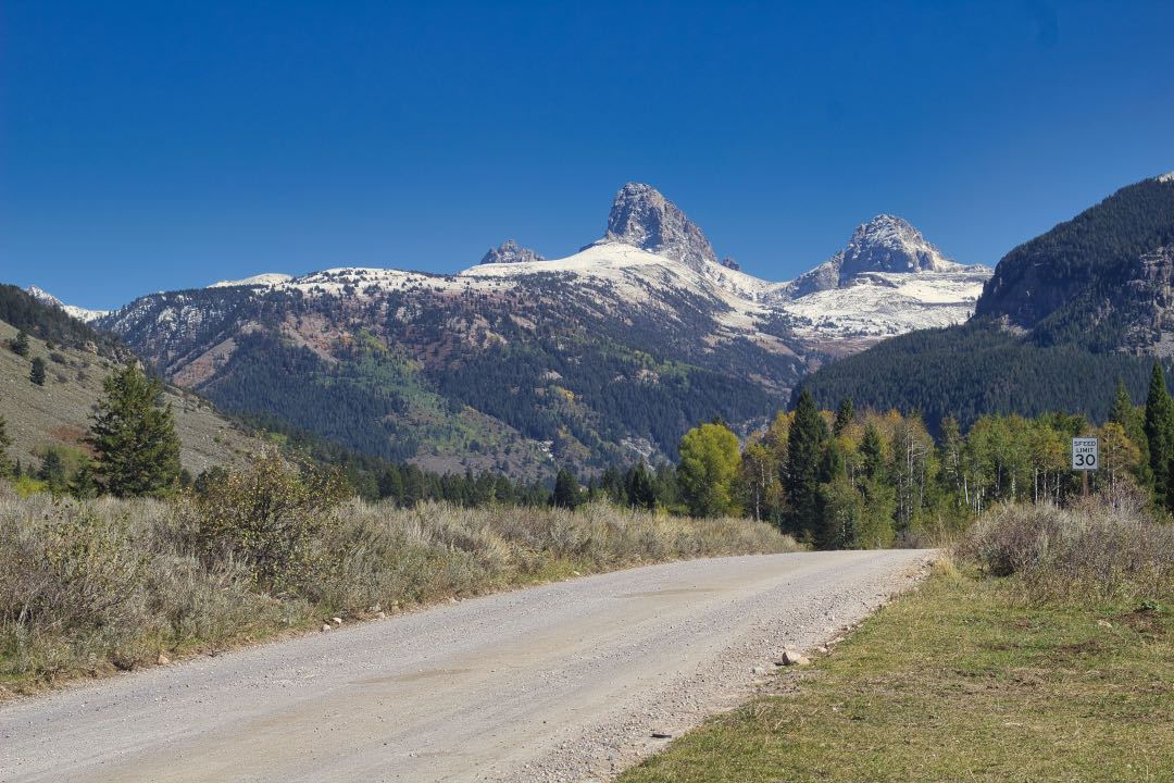 Excited to share this guide to Idaho's Teton Valley - the 'Quiet Side of the Tetons.' 🙌 Read about the year-round adventures, best restaurants, where to stay, and things to do in Driggs & Victor. 🏔️ #tetonvalley #driggsidaho #victoridaho passionsandplaces.com/2023/03/23/thi…