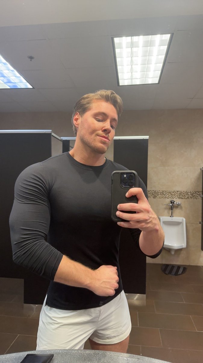 _yourboy_austin's tweet photo. Rt if u worked out today😈 https://t.co/9FVWEjAdFP