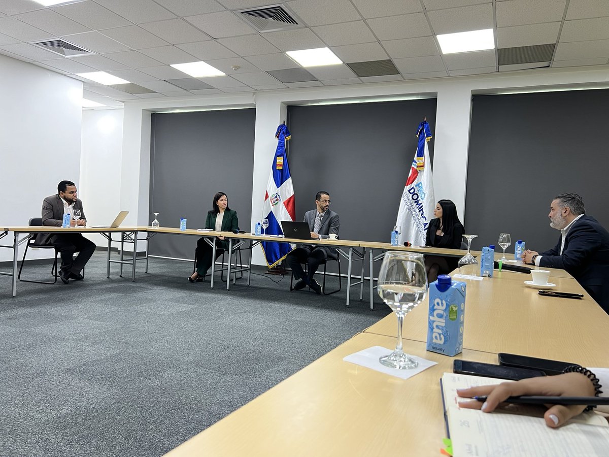 ASGPUERTORICO's tweet photo. En su último día en la R.D. junto al componente de #ComprasRD, la principal oficial de compras de la #ASG, @KMercadoCPO visitó las instalaciones de Pro Dominicana, Centro de Exportación e Inversión donde sostuvo una reunión con el subdirector general interino Vladimir Pimentel. https://t.co/p4AInFE4UU