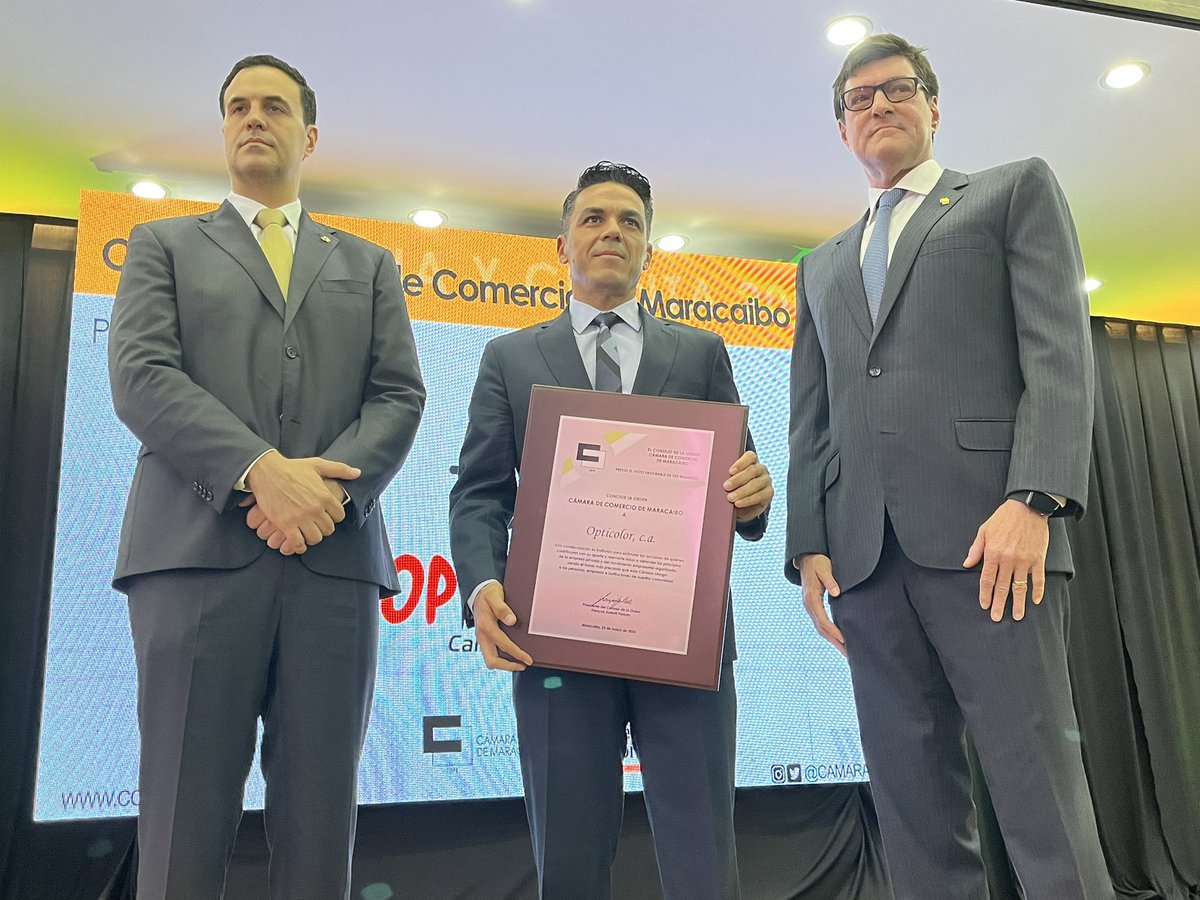 camaramaracaibo's tweet photo. #23Mar Orden Cámara de Comercio de Maracaibo en su clase persona jurídica a las empresas zulianas  @PasteDolcissimo y @Opticolor #AsambleaCCM https://t.co/Tc5GU2EwpT