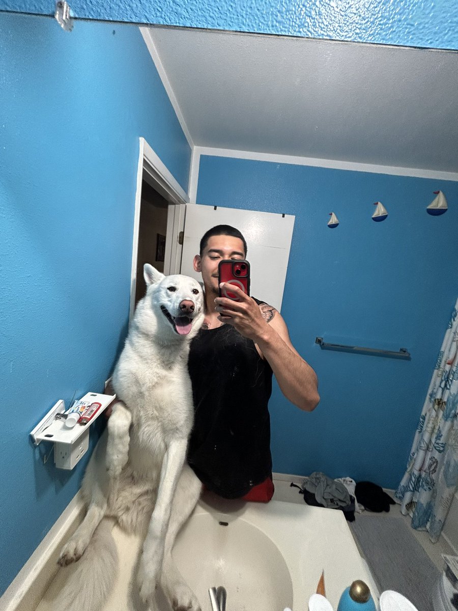 r1laloo's tweet photo. Two years later 🤍
He barley can sit on the counter 😂
#Pupday https://t.co/r2MyQoCpIu