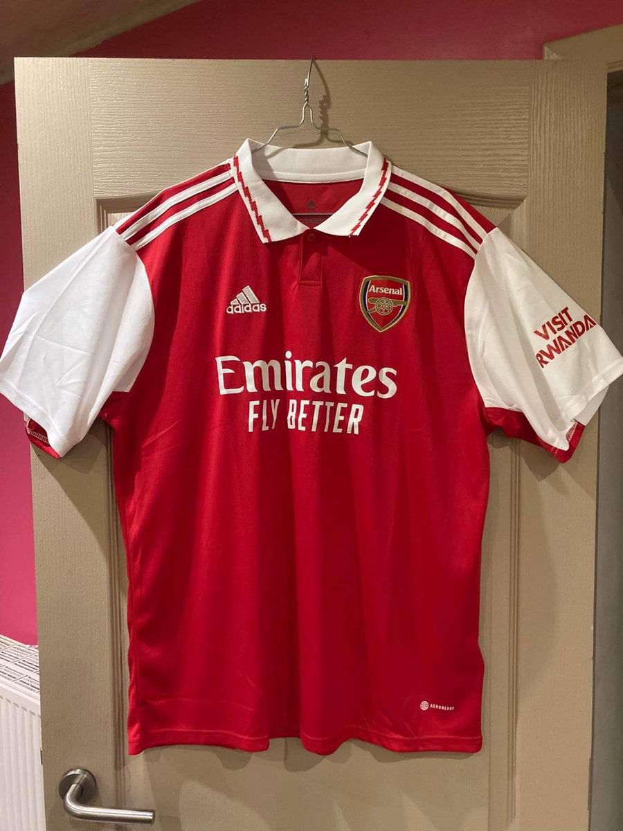 Arsenal_France's tweet image. 🚨BREAKING NEWS: CONCOURS 🎁

Arsenal (France) vous gâte ! 
Un ami m’a en effet offert un maillot à vous faire gagner ! 

Pour tenter de le remporter, c’est simple:
✅ Suivre @Arsenal_France 
✅ RT ce tweet 

Le nom du gagnant sera tiré au sort et annoncé début avril! 🔴⚪️💥