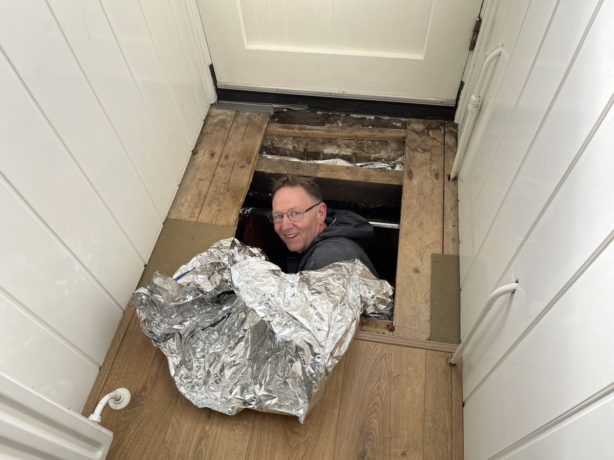 PascalVuister's tweet image. Bij #VuisterMakelaardij worden alle te verkopen woningen vooraf grondig bouwtechnisch gekeurd 👌🏻 Zo ook deze woning in de dorpskern van #Loosdrecht Met dank aan MOB Consultancy Westbroek BV #makelaaronderweg #degelijk #verkoopmakelaar #wordtvervolgd