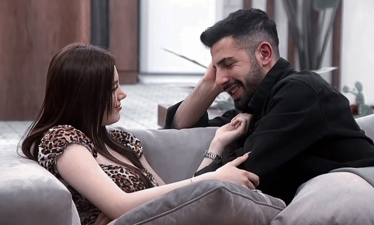 Elsedimmmm's tweet photo. tut elimi burdan gidelim olmaz demeden altı dinle beni bi  AşktanKaçılmaz ElSed https://t.co/KRMmt5hfOw