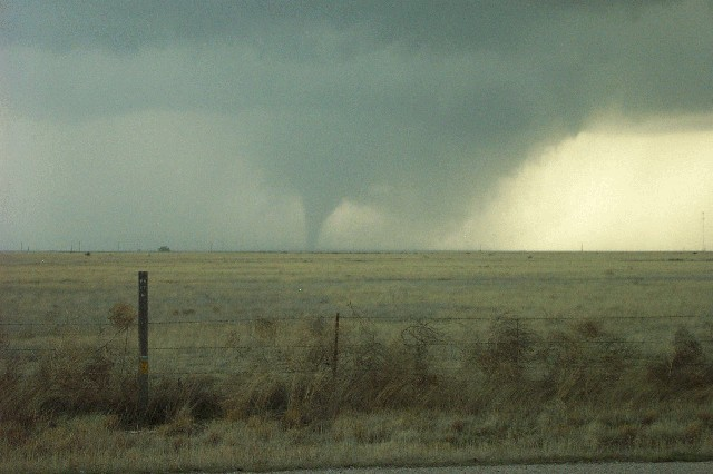 On this date 16 years ago Lea County, NM witnessed an EF2 tornado quickly pass over 8.35 miles. Visit <a href="/tornado_talk/">Tornado Talk</a> at tornadotalk.com/lea-county-nm-… to get more details!🌪️

#tornadothursday #tornado #severe #weather
